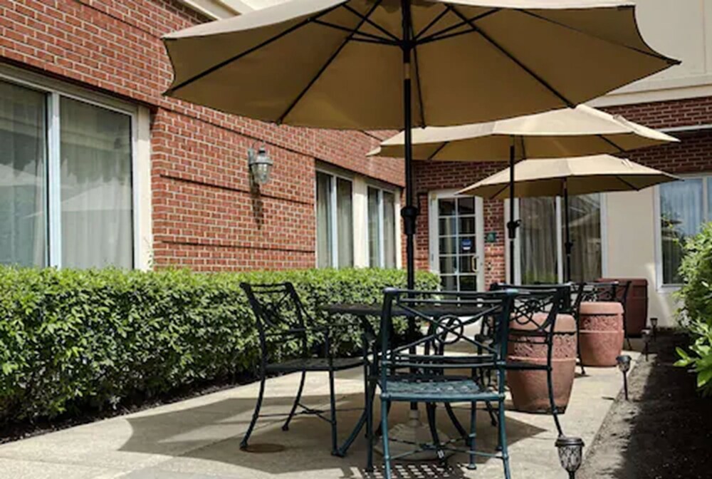 La Quinta Inn & Suites by Wyndham Islip - MacArthur Airport