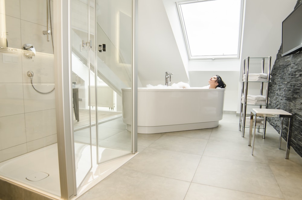 Oma in der badewanne