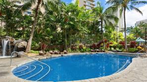 2 outdoor pools, pool loungers