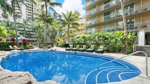 2 outdoor pools, pool loungers