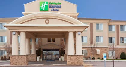 Holiday Inn Express & Suites Brandon, an IHG Hotel