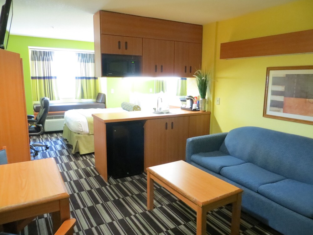 Room, Microtel Inn & Suites by Wyndham Kingsland