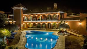 Seasonal outdoor pool, pool umbrellas, sun loungers