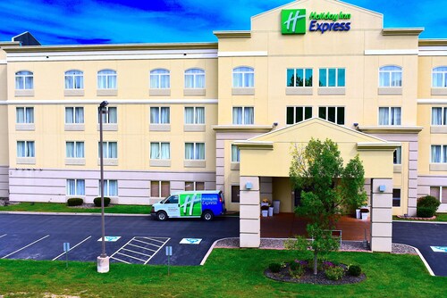 Great Place to stay Holiday Inn Express Syracuse Fairgrounds near Warners 