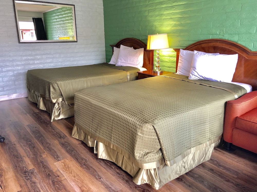 Hitching Post Studios Inn in Santa Cruz Best Rates & Deals on Orbitz