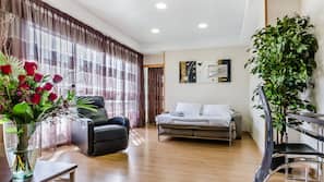 Minibar, una cassaforte in camera, una scrivania, tende oscuranti