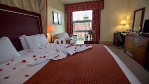 Premium bedding, in-room safe, desk, blackout curtains