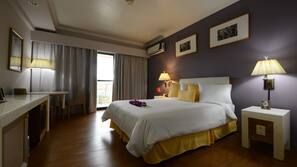 In-room safe, desk, iron/ironing board, cribs/infant beds