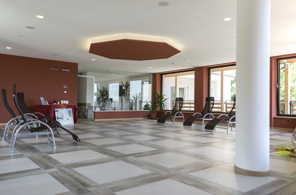 Alpen Garten Hotel Margherita In Rumo Hotel Rates Reviews On Orbitz
