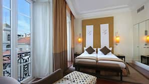 Hypo-allergenic bedding, minibar, in-room safe, desk