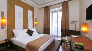 Hypo-allergenic bedding, minibar, in-room safe, desk