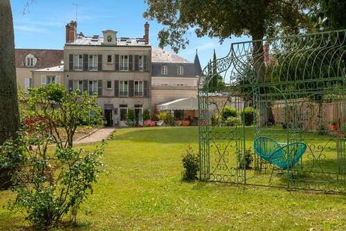 Hotels Near Musée Napoléonien Dart Et Dhistoire Militaire