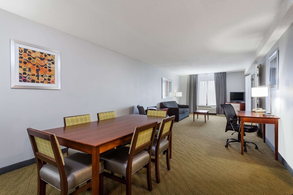 Wingate by Wyndham Chesapeake