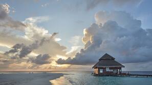 Private beach, white sand, beach towels, scuba diving
