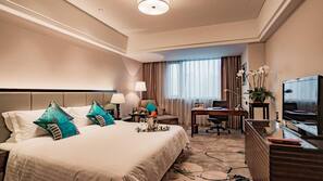Minibar, in-room safe, desk, iron/ironing board