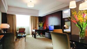 Minibar, in-room safe, desk, iron/ironing board