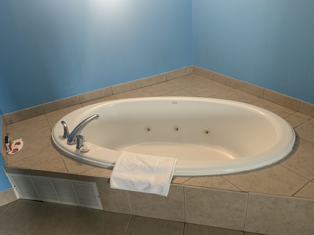 Days Inn by Wyndham Budd Lake in Parsippany Best Rates & Deals on Orbitz