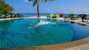 3 outdoor pools, pool umbrellas, pool loungers