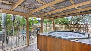Outdoor spa bath