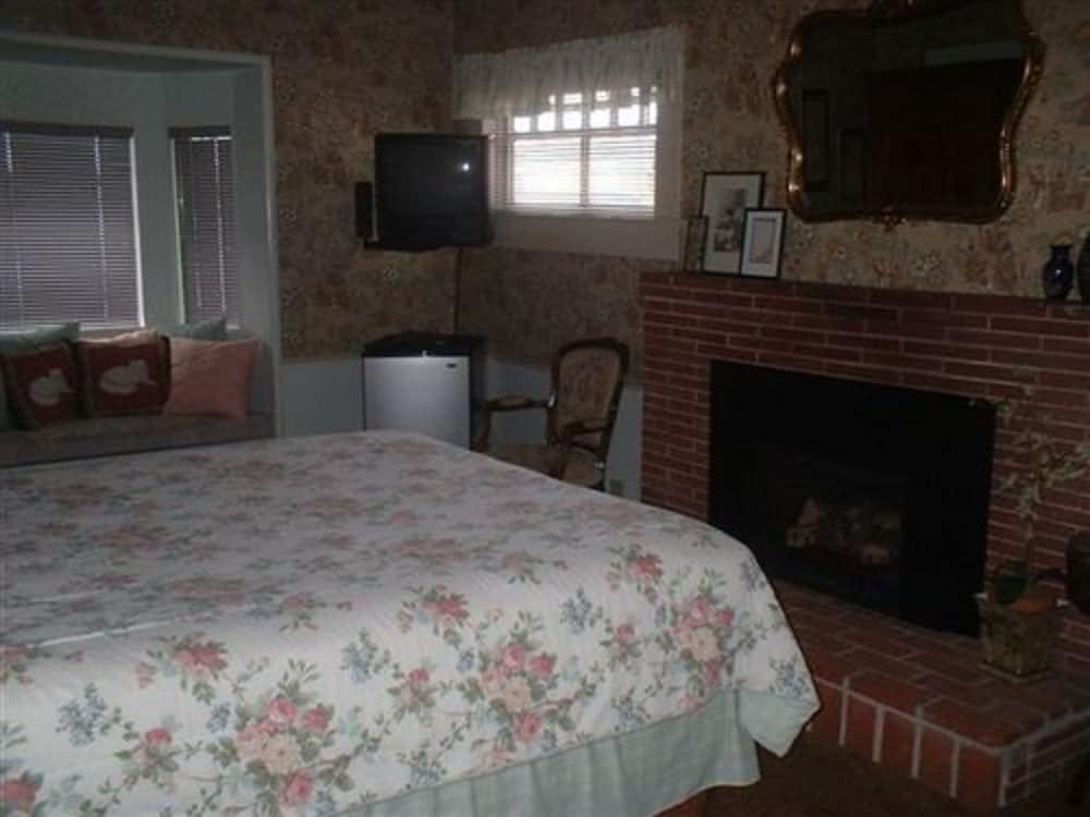 Glass Beach Inn In Fort Bragg Ca Expedia