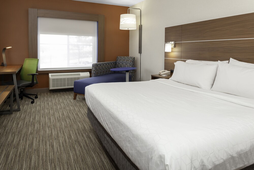 Holiday Inn Express & Suites Interstate 90, an IHG Hotel
