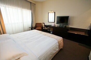 Hotel Royal Queens Sg Clean Reviews Photos Rates Ebookers Com Hotel Royal Queens Sg Clean Reviews Photos Rates Ebookers Com
