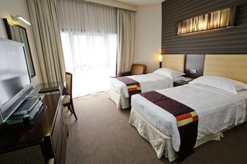 Hotel Royal Queens Sg Clean Reviews Photos Rates Ebookers Com Hotel Royal Queens Sg Clean Reviews Photos Rates Ebookers Com