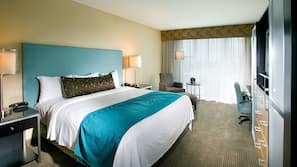 Premium bedding, in-room safe, desk, laptop workspace