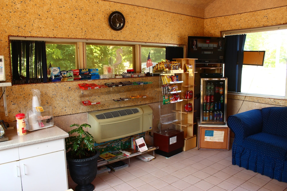 Tides Motor Inn at Stehli Beach in Locust Valley Best Rates & Deals