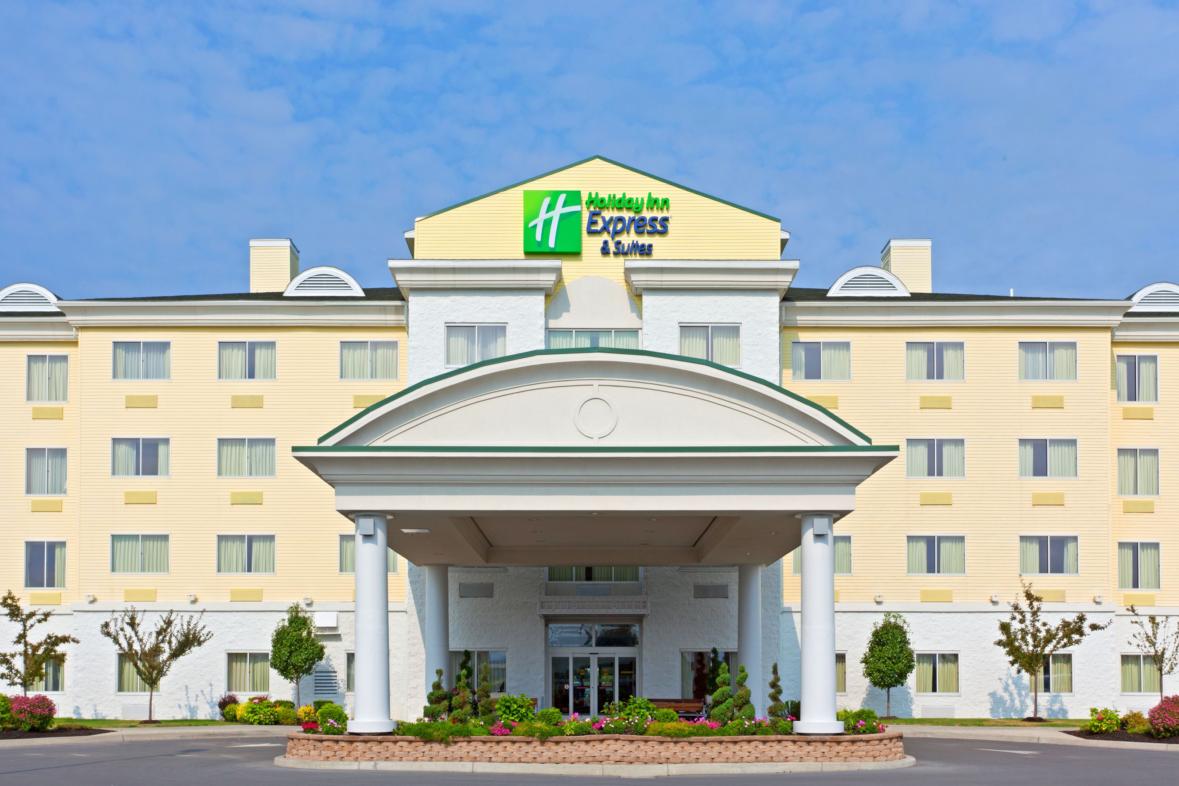 Holiday Inn Express Hotel & Suites Watertown-Thousand Island, an IHG Hotel in Watertown, United States