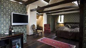 In-room safe, individually decorated, individually furnished, desk