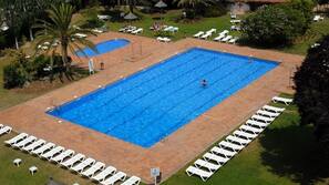Piscine extérieure (ouverte en saison)
