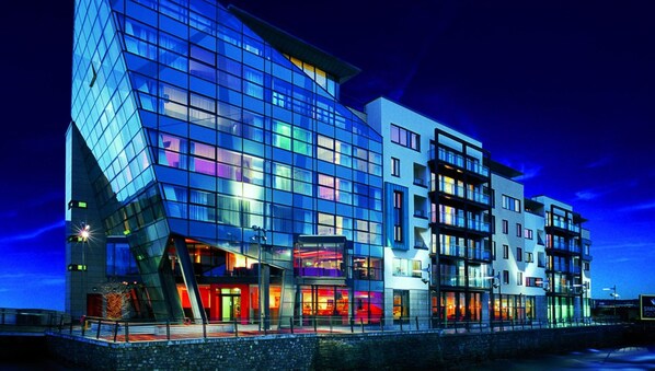 the-glasshouse-in-sligo-ireland-expedia