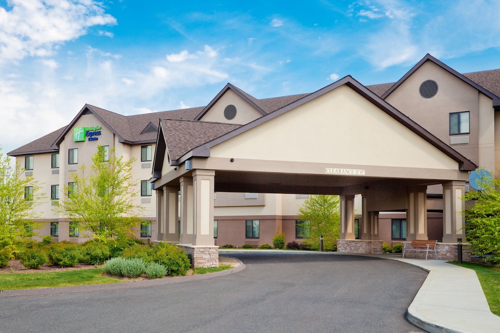Holiday Inn Express Bradley Airport Windsor Locks