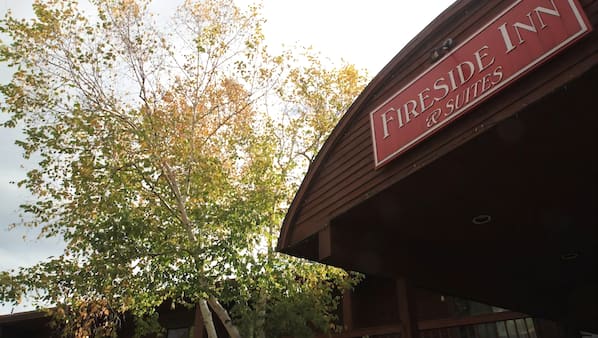 Fireside Inn & Suites Gilford in Gilford, NH | Expedia