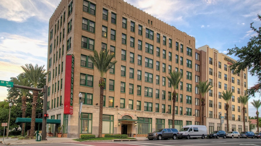 Courtyard by Marriott St. Petersburg Downtown