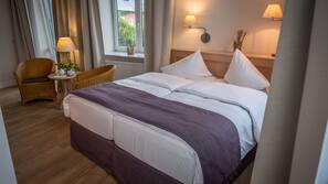 Allergikerbettwaren, Zimmersafe, Schreibtisch, Verdunkelungsvorhänge