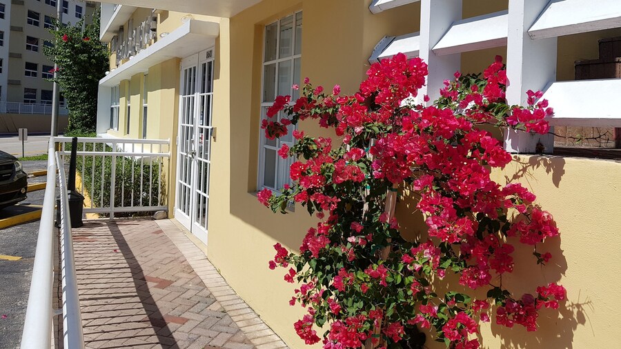 Beach Place Hotel