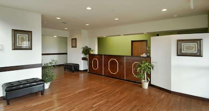 Super 8 by Wyndham Bowling Green North