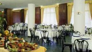 Lunch and dinner served, garden views