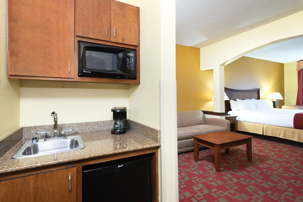 Holiday Inn Express & Suites Little Rock-West, an IHG Hotel