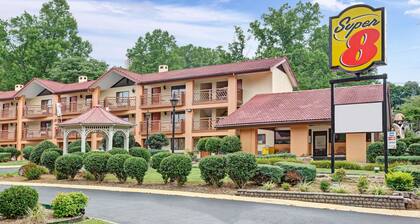 Super 8 by Wyndham Downtown Gatlinburg at Convention Center
