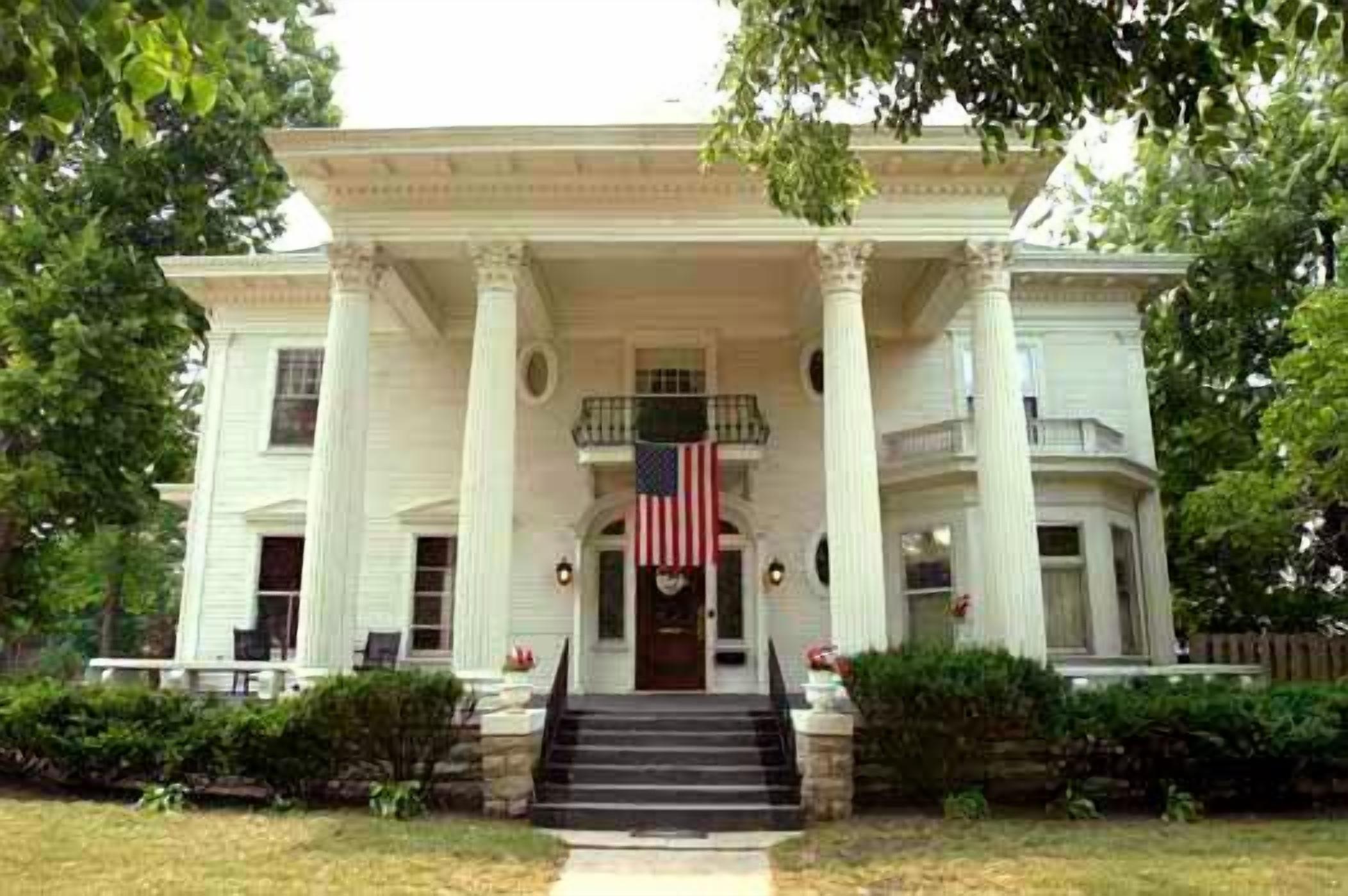 Anniversary Mansion Bed & Breakfast in Lincoln, NE | Expedia