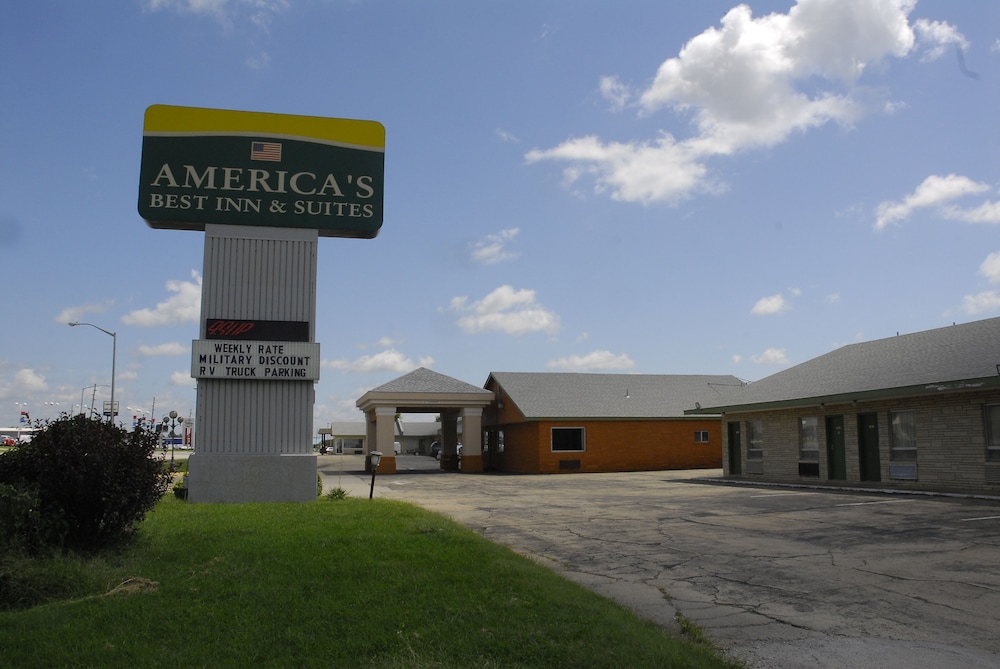America S Best Inn Suites Emporia Ks 3181 West Highway Hotel 1 Of 65