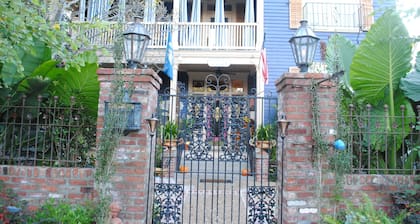 Stay Fairfield - Fairfield Place and Fairfield Manor Bed & Breakfast