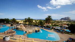 7 piscinas al aire libre, tumbonas