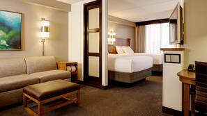 1 bedroom, premium bedding, desk, laptop workspace