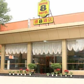 Super 8 Hotel