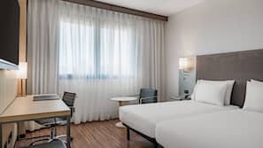 Luxe beddengoed, donzen dekbedden, een minibar, een kluis op de kamer