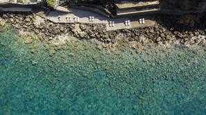 Una spiaggia nelle vicinanze